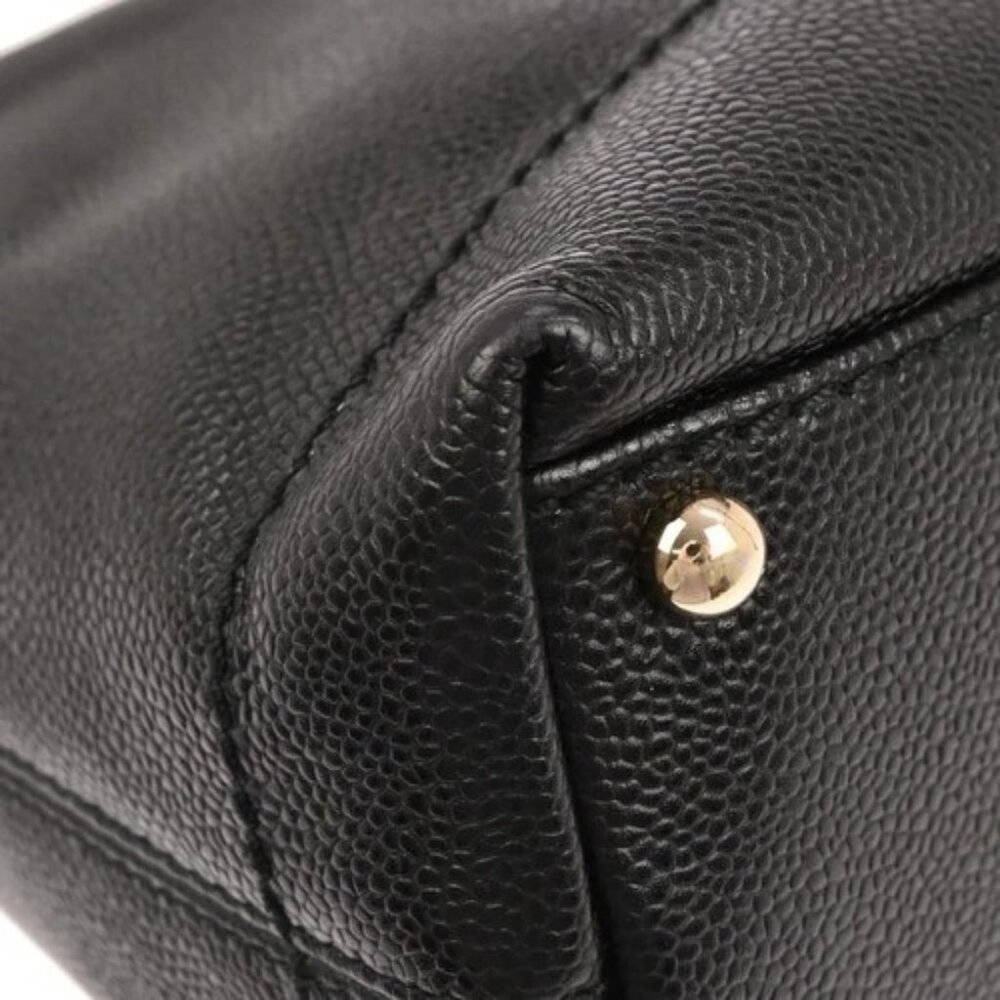 Chanel Black Calfskin Handbag 117402 - Picture 6 of 10